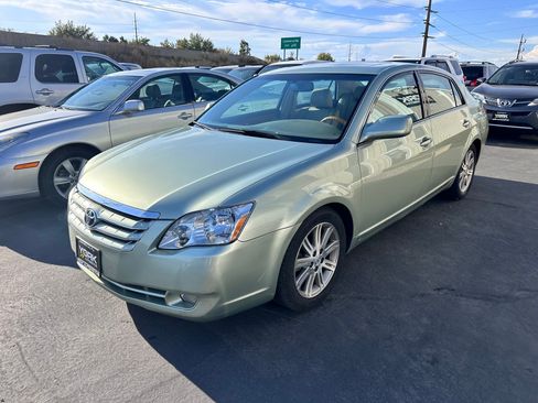 Used 2006 Toyota Avalon Limited FWD image 2