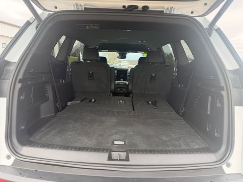 Used 2026 GMC Acadia Elevation w/ Elevation Premium Package AWD/4WD image 9