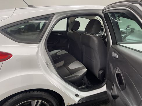 Used 2014 Ford Focus SE w/ SE Sport Package image 21