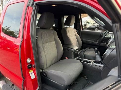 Used 2016 Toyota Tacoma TRD Sport image 7