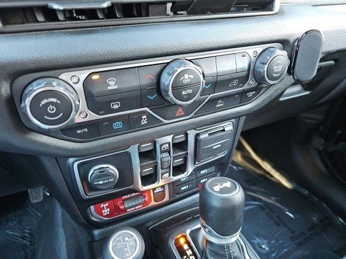 Used 2024 Jeep Wrangler Willys image 25