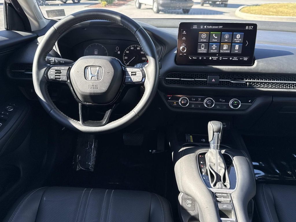 Used 2025 Honda HR-V EX-L image 3