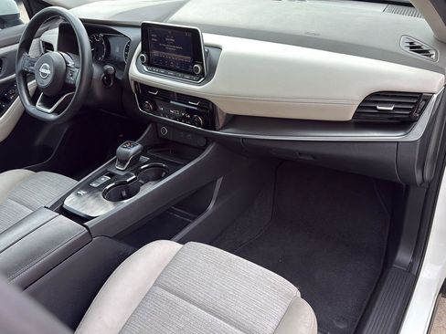 Used 2022 Nissan Rogue SV image 32