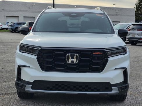 New 2025 Honda Pilot TrailSport image 9