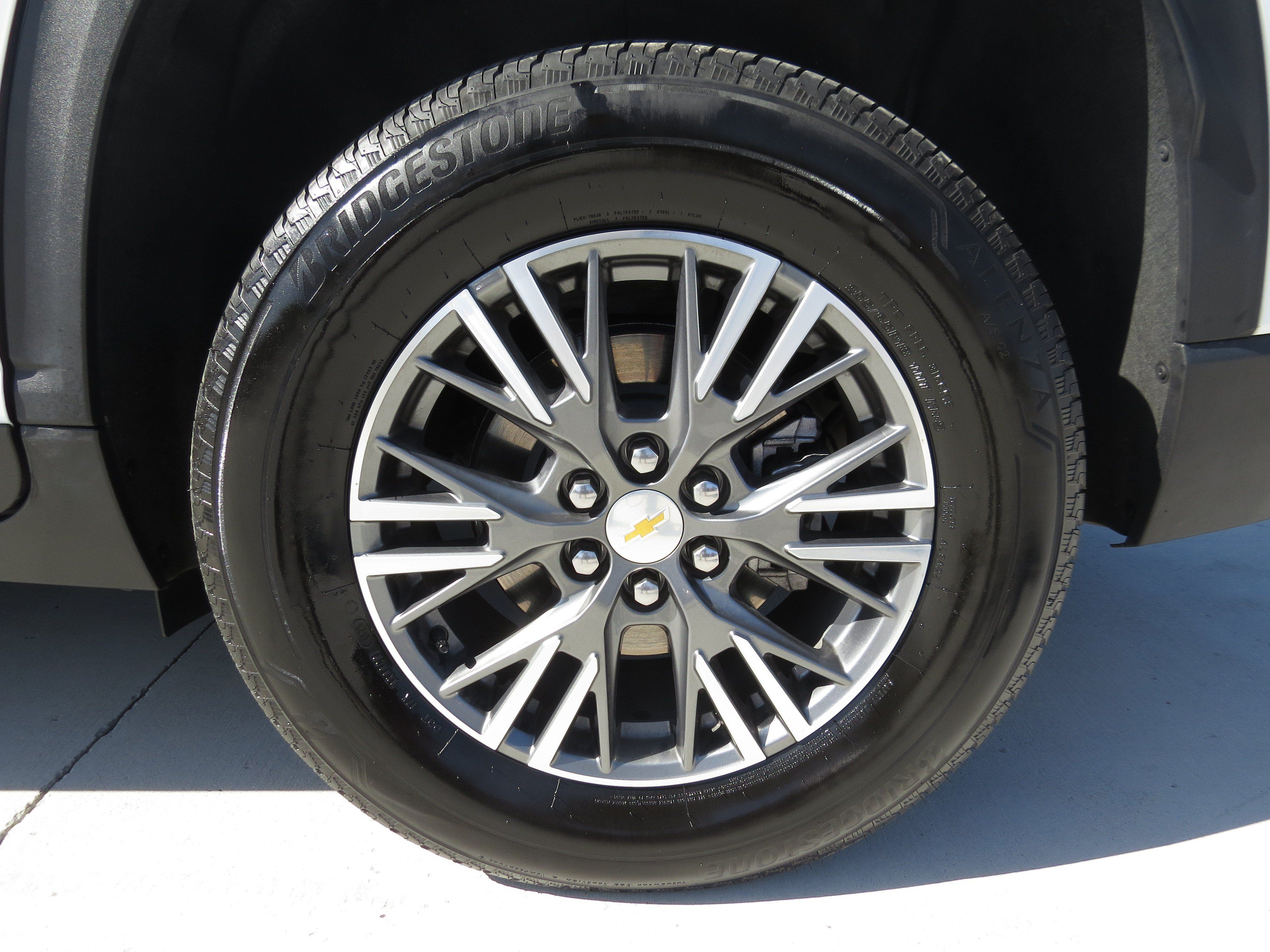 Used 2026 Chevrolet Traverse LT w/ Driver Confidence Package FWD image 12