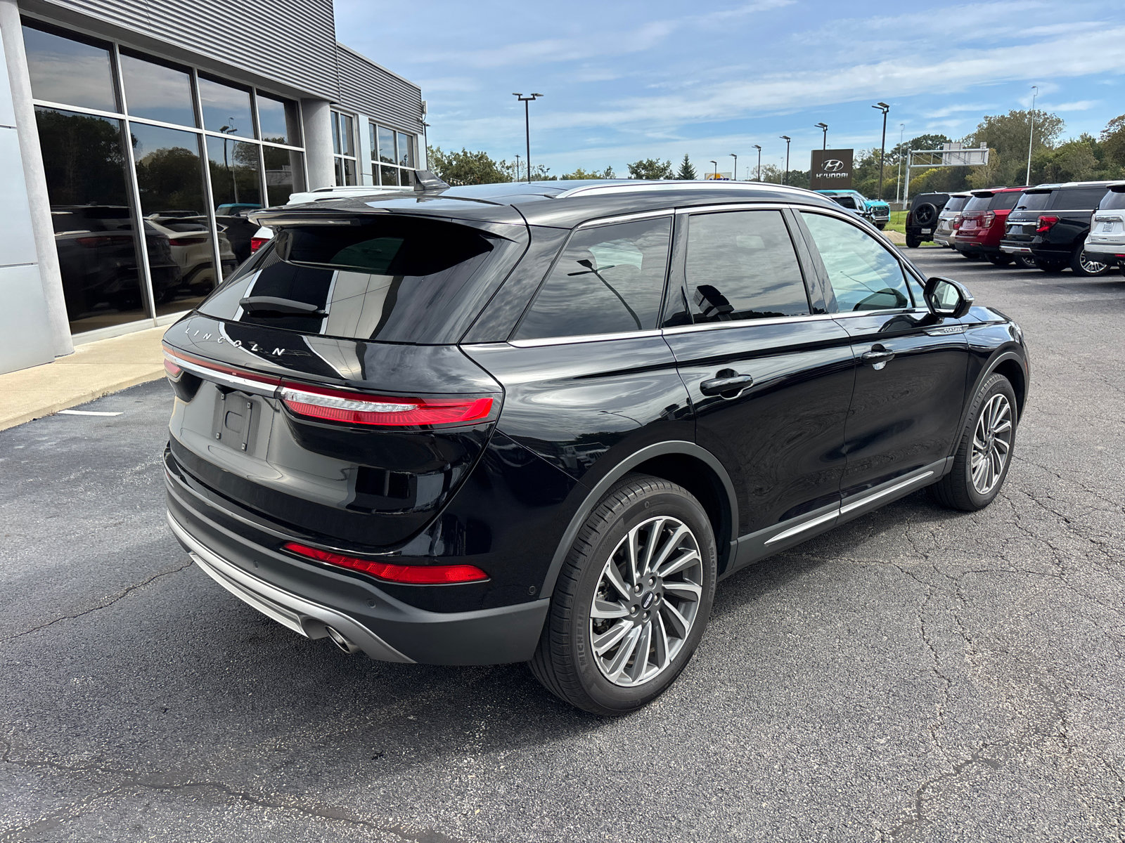 Used 2023 Lincoln Corsair Reserve w/ Equipment Group 202A AWD/4WD image 7