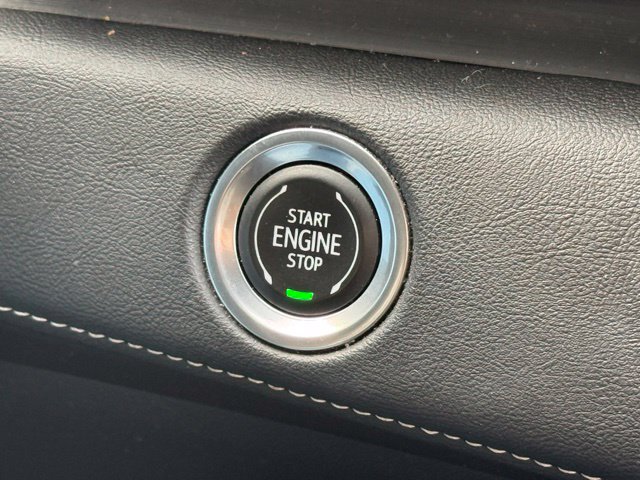 Used 2023 Cadillac Escalade Premium Luxury AWD/4WD image 19