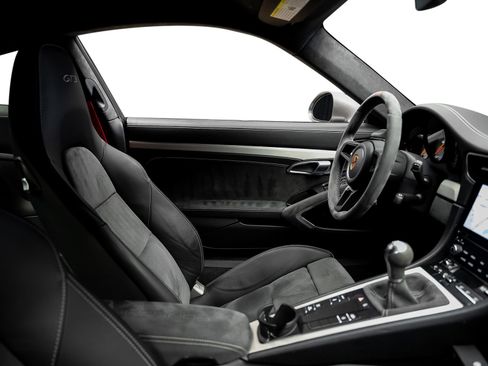 Used 2018 Porsche 911 GT3 RWD image 54