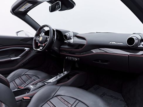 Used 2022 Ferrari F8 Tributo RWD image 64