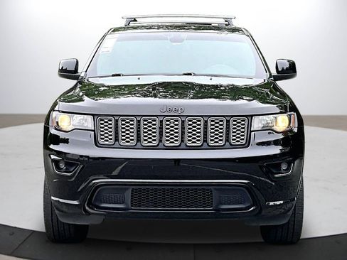 Used 2022 Jeep Grand Cherokee Laredo X AWD/4WD image 3