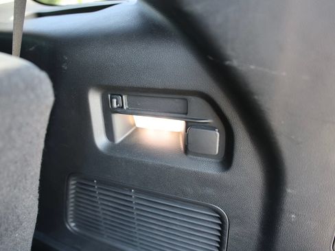 Used 2022 Ford Explorer XLT AWD/4WD image 15