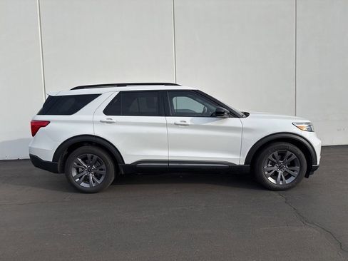 Used 2023 Ford Explorer XLT w/ Equipment Group 202A image 3