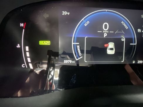 Used 2025 Toyota Camry SE w/ Multimedia Upgrade Package image 12