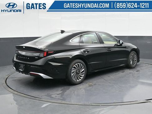 New 2025 Hyundai Sonata Limited image 2