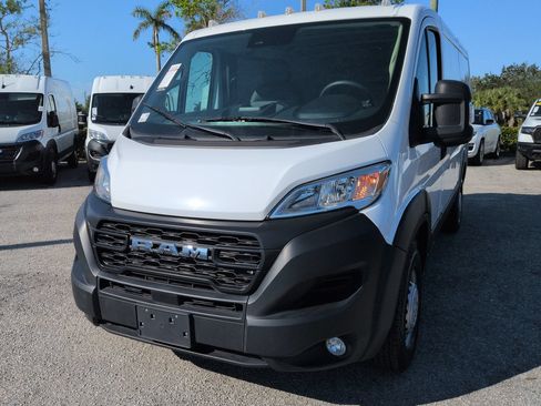 Used 2025 RAM ProMaster 2500 w/ Convenience Group FWD image 9