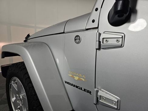 Used 2012 Jeep Wrangler Sahara w/ Connectivity Group image 18