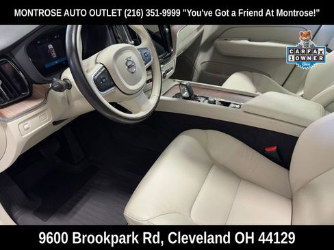 Used 2022 Volvo XC60 B5 Momentum image 13