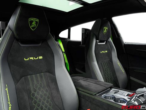 Used 2023 Lamborghini Urus Performante AWD/4WD image 45