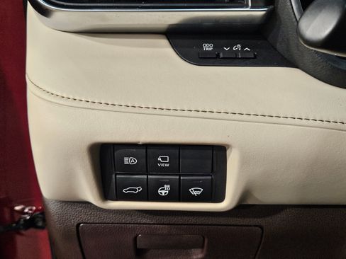 Used 2020 Toyota Highlander Limited image 26