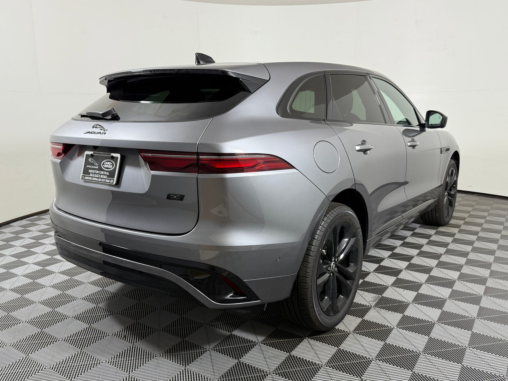 New 2026 Jaguar F-PACE R-Dynamic S AWD/4WD image 9