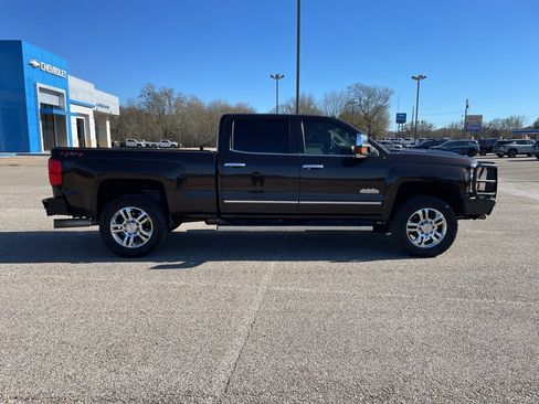 Used 2019 Chevrolet Silverado 2500 High Country w/ Duramax Plus Package image 6