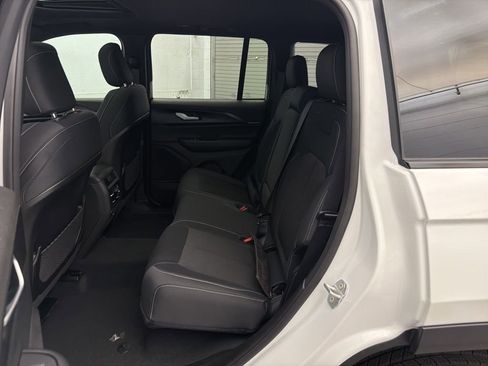 New 2026 Jeep Grand Cherokee Laredo X image 16