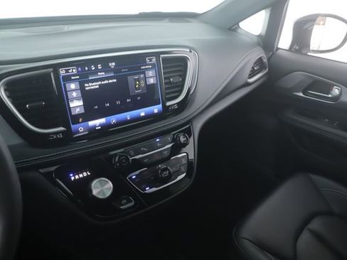 Used 2024 Chrysler Pacifica Touring-L w/ S Appearance Package FWD image 27