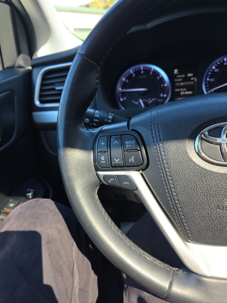 Certified 2019 Toyota Highlander XLE w/ Protection Package #3 AWD/4WD image 24