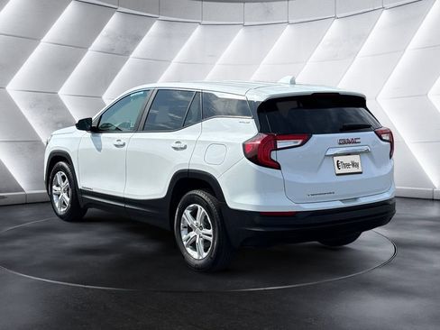 Certified 2024 GMC Terrain SLE FWD image 3
