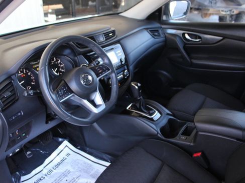 Used 2017 Nissan Rogue SV image 17