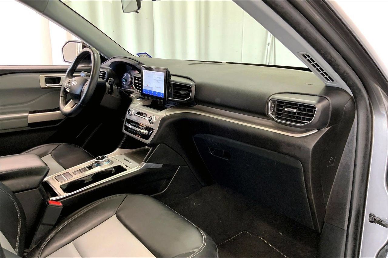 Used 2023 Ford Explorer XLT w/ Equipment Group 202A RWD image 28