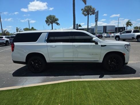 Used 2022 GMC Yukon XL Denali image 4