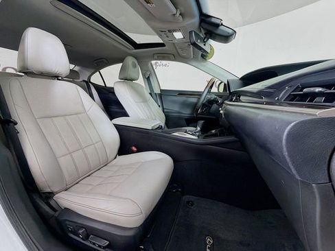 Used 2016 Lexus ES 350 w/ Luxury Package w/Wood Trim image 34