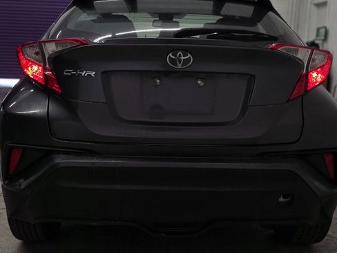 Used 2018 Toyota C-HR XLE image 9