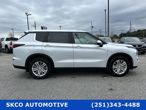 Used 2023 Mitsubishi Outlander ES image 6