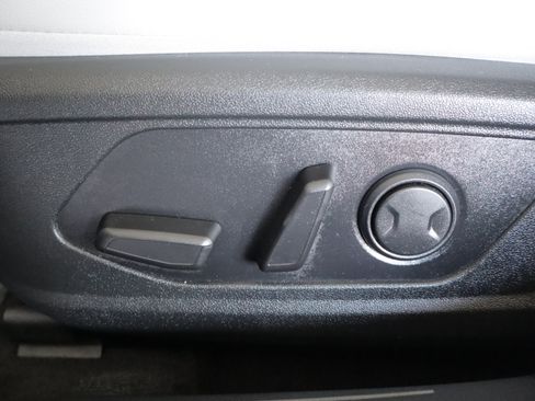 Used 2022 Hyundai Elantra Limited w/ Cargo Package FWD image 13