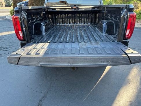 Used 2025 GMC Sierra 1500 SLT AWD/4WD image 8