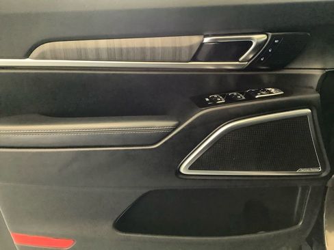 Used 2024 Kia Telluride SX image 12