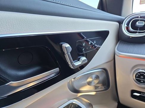 Used 2025 Mercedes-Benz CLE 300 4MATIC Cabriolet image 23