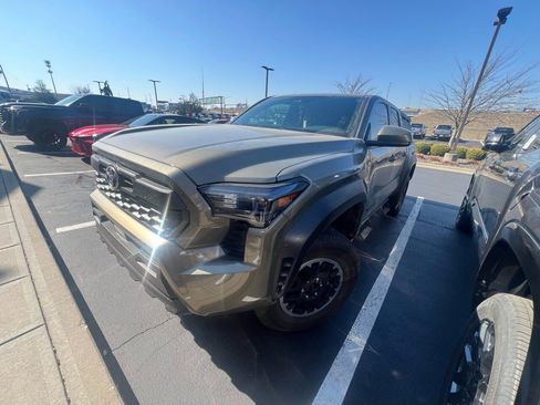 Used 2025 Toyota Tacoma TRD Off-Road image 7