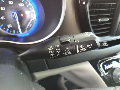 Used 2017 Chrysler Pacifica LX image 46