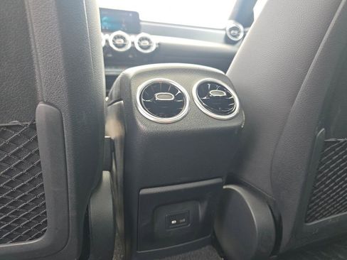 Used 2021 Mercedes-Benz CLA 250 4MATIC image 25