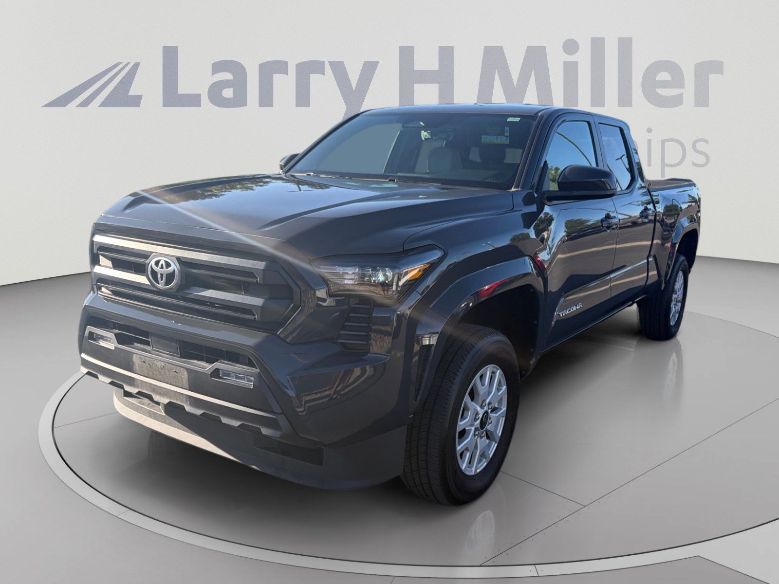 Used 2025 Toyota Tacoma SR5 AWD/4WD image 1