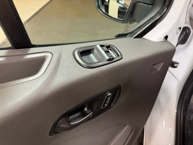 Used 2022 Ford Transit 350 DRW RWD image 11
