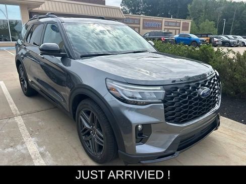 Used 2025 Ford Explorer ST AWD/4WD image 1