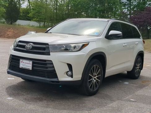 Used 2018 Toyota Highlander SE image 7