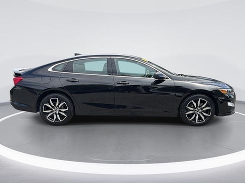Used 2025 Chevrolet Malibu RS FWD image 3