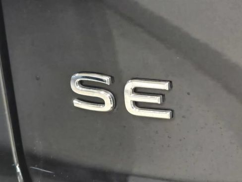 Used 2025 Volkswagen Atlas Cross Sport SE AWD/4WD image 8