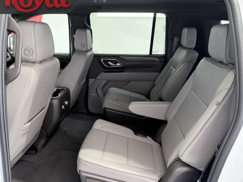 Used 2024 GMC Yukon XL SLT w/ SLT Luxury Package RWD image 12