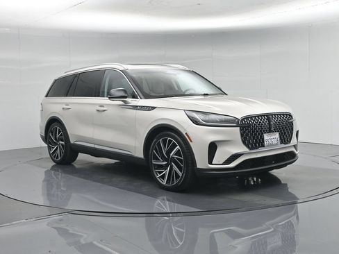 Used 2025 Lincoln Aviator Reserve w/ Equipment Group 201A AWD/4WD image 63